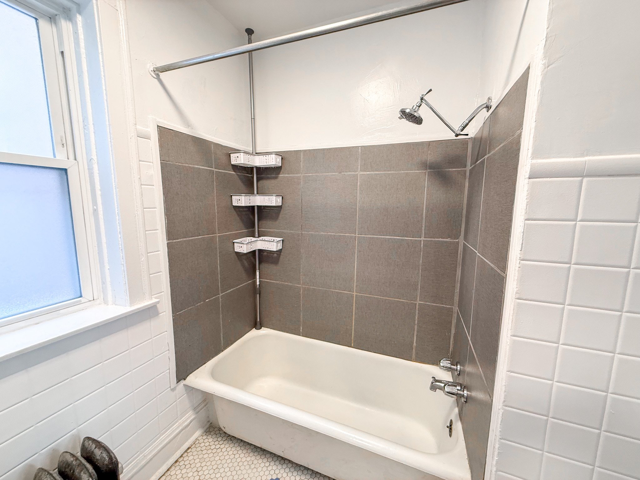 1634-38 W Granville Ave./ 6205-11 N Paulina St. 1634 W Granville Ave., Chicago 60660